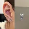 Primer Amor de Sakura Carta de Amor Mariposa de Primavera Hueso del Oído Pequeño y Fresco Aretes de Hueso del Oído Aretes de Acero de Titanio Pequeños y Exquisitos Aretes de Hueso del Oído