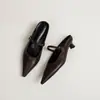 Zapatos minimalistas de estilo europeo y americano con una sola tira, tacones finos y punta fina, sandalias versátiles y elegantes de color liso para mujer, nuevos para uso casual.