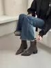 Botines de Gamuza con Punta Francesa para Mujer con Cremallera Trasera Aspecto Adelgazante Tacón Grueso Botas Delgadas Nuevo Estilo Otoño e Invierno 2025 y Botas Color Nude