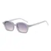 Gafas de Sol Europeas y Americanas de Nueva Moda con Tachuelas Ovaladas, Elegantes y Versátiles, Estilo Callejero Color Gelatina Sencillas Casuales para Mujer