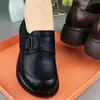 Zapatos de mujer de piel suave, nuevo modelo otoño 2026, zapatos de mujer con plataforma y suela gruesa, zapatos de madre con suela blanda, zapatos pequeños de cuero modernos y versátiles