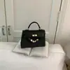 Diseño de Nicho Minimalista Transfronterizo Nuevo Bolso Kelly de Hombro Cruzado Exquisito y de Moda de Alta Gama para Mujer Primavera/Verano 2026