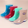 Botas de chuva duráveis e grossas para todas as estações, estilosas e impermeáveis, adequadas para estudantes e mulheres, com canos altos grossos e solas grossas.