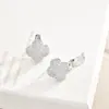 Brincos de Clipe de Orelha Trevo de Quatro Folhas Brilhantes, Micro-Incustados com Diamantes, Compactos, Exquisitos, Brincos de Luxo Leve de Nicho, Acessórios Elegantes para Orelha