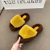 Chinelos de Pelúcia Versáteis Estilo Chanel com Solado Grosso da Moda para Mulheres, Novos Chinelos de Algodão com Solado Grosso Outono e Inverno 2025, Sapatos de Pelúcia Slip-On