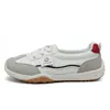 K6806 Zapatos de Entrenamiento Alemanes Casuales Estilo Viento Suela Gruesa para Mujer 2026 Otoño Nuevos Zapatos Blancos Transpirables Slip-on Zapatos Planos Antideslizantes