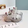 Zapatillas deportivas de malla transpirable para niños, nueva colección primavera/otoño 2026, zapatillas casuales unisex, zapatos de correr ligeros y antideslizantes