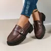 Mocasines de cuero para mujer con suela gruesa, suela blanda, nuevo modelo 2026, punta redonda con hebilla metálica, zapatos de comercio exterior, estilo de verano con toque británico