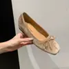 Nueva colección de otoño 2026 estilo coreano: Zapatos planos de terciopelo elegantes y versátiles para mujer, con punta poco profunda, suela suave y adecuados tanto para el trabajo como para uso casual.
