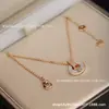 Colar de Moeda de Cobre Redonda V Gold Boge Moeda de Cobre Moeda Cheia de Diamante Concha Branca Escultura Fina CNC Colar de Temperamento para Mulheres Fabricante Atacado