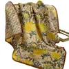 Pañuelo de Seda Artificial con Flor de Margarita Pequeña Amarilla Moda de Primavera y Otoño para Mujer Pañuelo Cuadrado Pequeño Triángulo Chal con Camisa