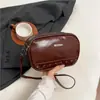 Bolsa de ombro estilo coreano, personalizada, com tachas, fashion e prática para ir trabalhar em 2026 - uma bolsa transversal acolchoada, moderna, casual e espaçosa