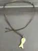 Collar con colgante de pez piedra de cordón de cuero para mujer, cadena para la clavícula casual, a la moda, simple, versátil, accesorio de nicho de alta gama para mujer
