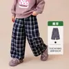 Roupas Infantis Tongbei 2026 Outono Novo Calça Casual Infantil Xadrez Vintage Bolso Grande Reta Solta Versátil Calça Longa
