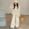 Conjunto de Otoño/Invierno para Niñas 2026 Nuevo Estilo Coreano de Niña Dulce Chaleco de Piel Mediano/Grande Ropa Interior Pantalones Casuales Modernos