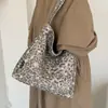 Bolsa casual de grande capacidade para mulheres, nova bolsa de ombro leve para o dia a dia 2026, bolsa de tecido, bolsa tote com estampa de leopardo para outono e inverno