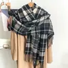 Bufanda a cuadros versátil y elegante para mujer, nuevo diseño coreano invierno 2026, regalo para estudiante, bufanda cálida para el cuello