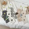 26 Estilos Nuevos de Calcetines para Mujer para Primavera y Verano, Hechos de Algodón Peinado, de Longitud Media hasta la Pantorrilla, con Lunares Grandes, Etiqueta de Tela Colorida en el Talón y Calcetines Holgados