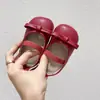 Fornecimento direto da fábrica sapatos de princesa outono coreanos para meninas sapatos de camada única versáteis sapatos de couro sola macia sapatos de bebê sapatos para bebês e crianças pequenas