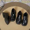 Sapatos de Couro Estilo Britânico com Solado Grosso e Salto Bloco para Mulheres, Casuais e Versáteis, Novos Mocassins Slip-On Primavera e Outono 2026