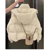 Nueva chaqueta corta de plumón ligera y compacta 2024 para mujeres petite, abrigo de algodón grueso con capucha de invierno