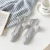 Nuevos Calcetines de Moda Japonesa Versátiles Dulces Estilo Universitario para Mujer con Colgante en Relieve Flor de Encaje Calcetines Cortos