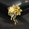Broche de Colibrí Peonía Abanico Clásico con Pedrería Retro Dorado Nácar Pin de Accesorio Elegante Estilo Chino para Abrigo Vestido