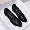 Sapatos femininos de couro macio para ficar em pé por muito tempo sem cansar os pés, sapatos de trabalho, novo modelo outono 2026, sola macia, confortáveis, bico baixo, mocassins versáteis