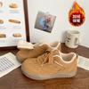 Zapatos blancos de suela gruesa con forro polar Explosions para mujer, zapatillas retro cálidas de invierno 2024, nuevos zapatos de algodón de nicho para todo tipo de combinaciones.