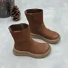 Botas femininas de sola grossa feitas de couro de flor integral, nova coleção outono/inverno 2026, bico redondo, zíper lateral, altura até o meio da panturrilha, casuais e versáteis, botas Martin de couro genuíno