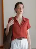 Elegante y estilosa camisa de manga corta estilo lino con cuello de solapa, diseñada para un look veraniego relajado con un toque de sofisticación