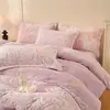 Conjunto de cuatro piezas estilo princesa femenina de felpa de pelo de conejo con relieve de terciopelo de leche, engrosado y cálido, funda de edredón de vellón de doble cara