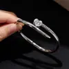 Pulseira de Aço Titânio para Meninas, Pulseira que Não Desbota, Pulseira de Aço Inoxidável de Alta Qualidade Europeia e Americana Transfronteiriça, Pulseira de Unha com Cravejado de Diamante Coração de Amor