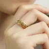 Anel Cruzado Vintage Dourado com Padrão de Grama Tang Moda Feminina Leve Luxo Desgastado Anel Aberto Distintivo Anel de Dedo Versátil