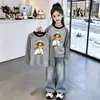 Camada Base de Fleece para Meninas 2026 Outono/Inverno Novo Estilo M/G Infantil Camada Interna Quente Cor Patchwork Blocos de Cor Listras Camiseta de Manga Longa