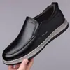 Zapatos de Cuero para Hombre Otoño Nuevo Capa Superior Piel de Vaca Slip-On Casual Versátil Transpirable Suela Suave Mocasines para Conducir Modernos