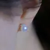 Fabricante de Zhuji Venta al por mayor Pendientes de botón de perla de agua dulce natural Pendientes estilo pestaña sin imperfecciones Forma redonda Brillo extremadamente alto Modernos Versátiles