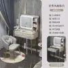 Penteadeira estilo italiano para quarto, moderna e simples, novo modelo 2026, pequena mesa de maquiagem de luxo discreto, escrivaninha para quarto principal com espelho integrado