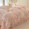 Novo Conjunto de Cama de Quatro Peças em Leite de Ovelha Esculpido de Alto Peso Capa de Edredom e Lençol com Fio Duplo Espesso Retentor de Calor com Escultura Tridimensional Exquisita