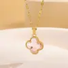 Colar para Mulheres, Colar de Trevo de Quatro Folhas de Luxo Leve de Nicho, Design de Alto Padrão, Corrente de Clavícula da Moda em Aço Titânio, Joia Versátil Mais Vendida