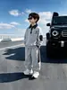 Traje de primavera y otoño para niños con cuello polo, estilo coreano, conjunto de dos piezas moderno y elegante para niños, atuendo genial y guapo para niños pequeños, calidad de exportación