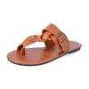 Nuevas sandalias planas tejidas de importación para mujer, con hebilla de cinturón, ligeras, sandalias casuales de playa, elegantes y versátiles
