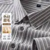 Camisa de hombre de algodón de fibra larga de Xinjiang cepillado, fácil de cuidar, con cuello, a rayas, cálida de otoño, manga larga para hombre