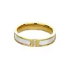 Anillo de Acero de Titanio con Tres Piedras de Concha Blanca, Lujo Ligero y Sensación de Alta Gama, para Mujer, Moda Versátil Exquisito Elegante Banda Lisa Anillo Índice de Nicho