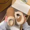 Versión escarchada~Nuevos zapatos tipo Birkenstock de doble uso con pelo y suelas suaves, diseño de slip-on, botas de nieve de suela gruesa y zapatos de algodón para exteriores para mujer