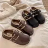 Pantuflas de cuero Birkenstock de suela gruesa forradas de pelo 2026 nuevo estilo mujer invierno punta cerrada sin cordones cálidos zapatos de algodón mujer