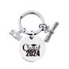 Regalos conmemorativos de la temporada de graduación 2024 de Amazon para profesores y estudiantes. Llavero con colgante de acero inoxidable y metal grabado.