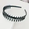 Nueva Banda para el Cabello de Plástico Estilo Simple Negro Brillante Pintada en Spray con Dientes Fija Accesorio para el Cabello para Uno o Dos Yuanes