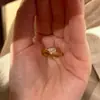 Anel Minimalista e Cool Gota d'Água com Toque de Luxo, Luxo Leve, Anel de Diamante Super Brilhante, Anel de Ferradura de Design Exclusivo para Mulheres