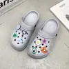Zapatillas Bonitas para Mujer Verano Uso Exterior 2022 Estilo Nuevo Enfermera Suela Gruesa Dulces Se Pueden Mojar Pisando Caca Sensación Playa Zapatos de Agujeros